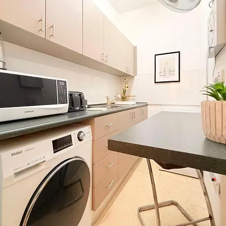 Apartment Modern 2 Bedroom - Windsor - *