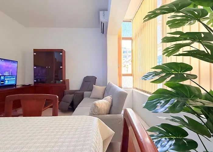 Modern 2 Bedroom - Windsor - *