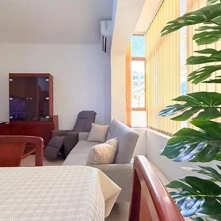 Modern 2 Bedroom - Windsor - *